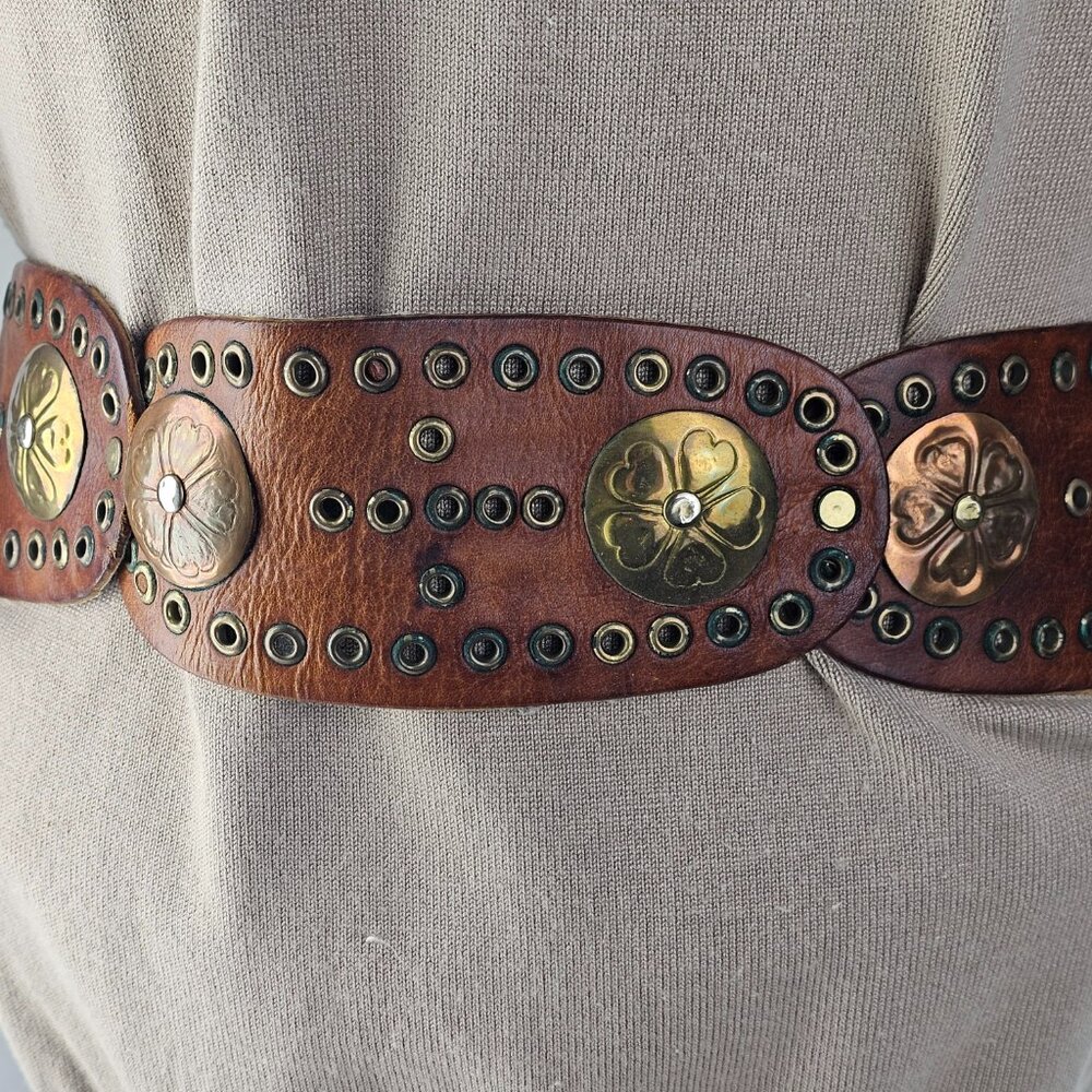 Vintage 2.5" Wide Leather Belt Copper Brass Flower Concho - Picture 8 of 9